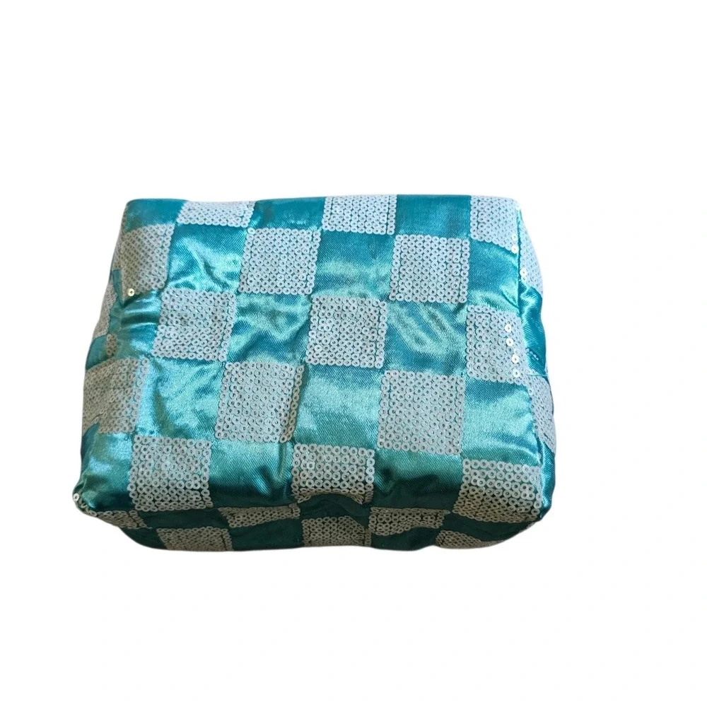 unbranded stylish compact
